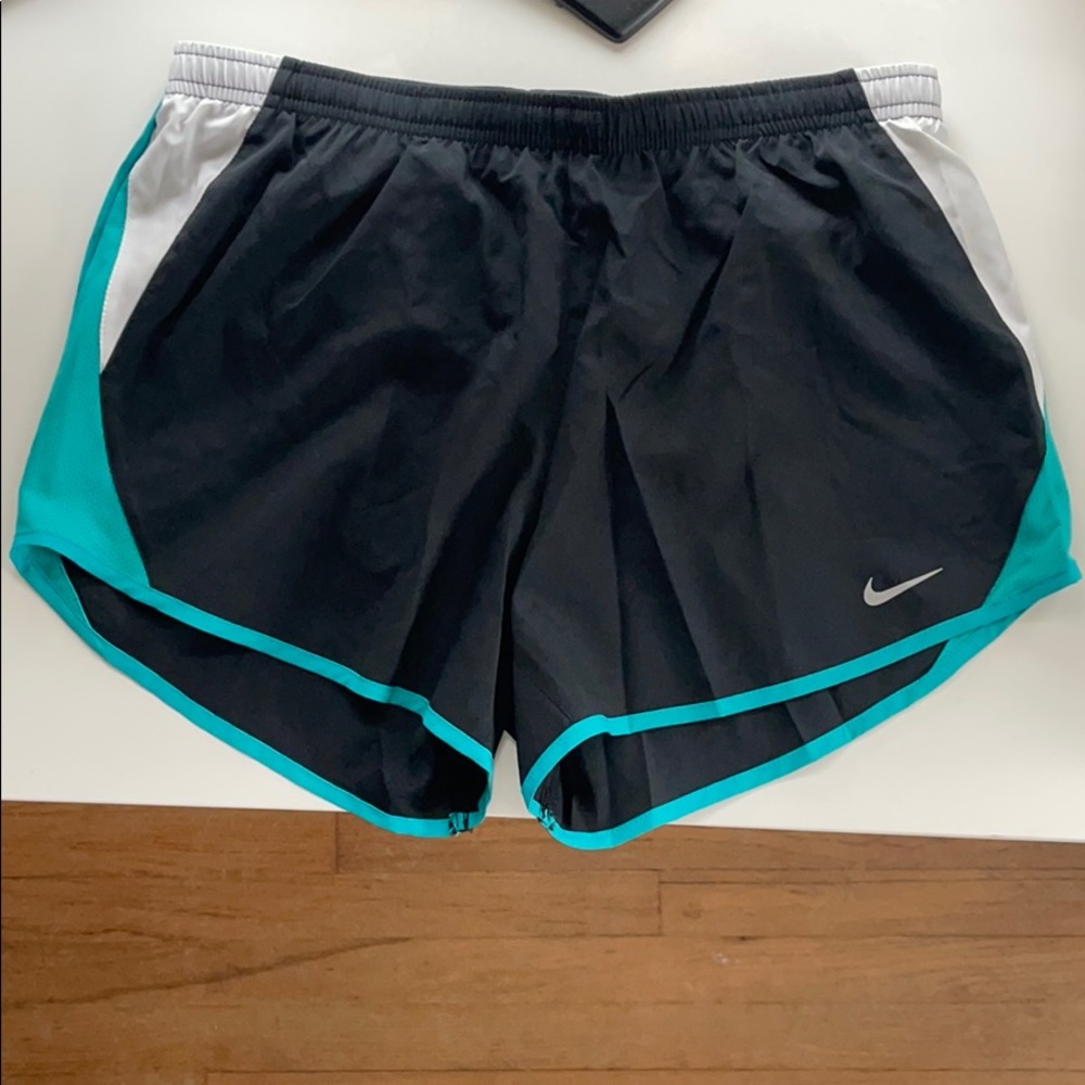 Nike tempo running short- NWT